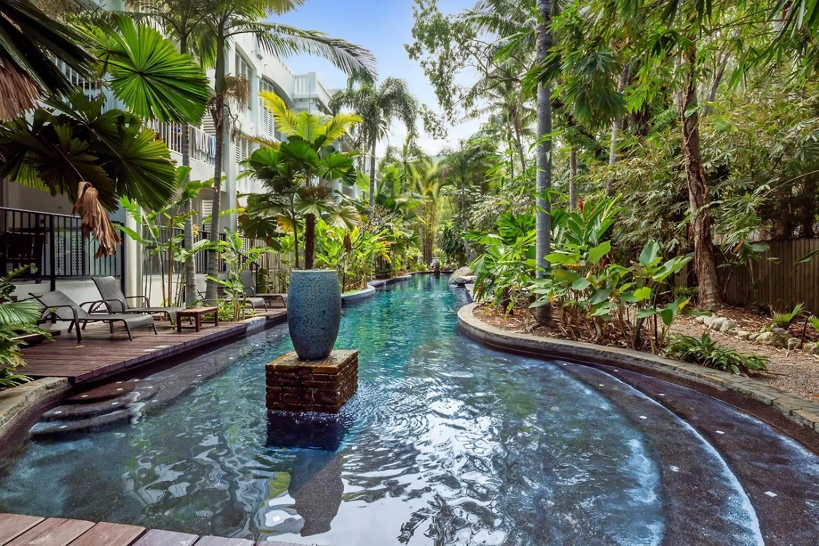 Luxury 2 Bedroom Beach Club Apartment Palm Cove