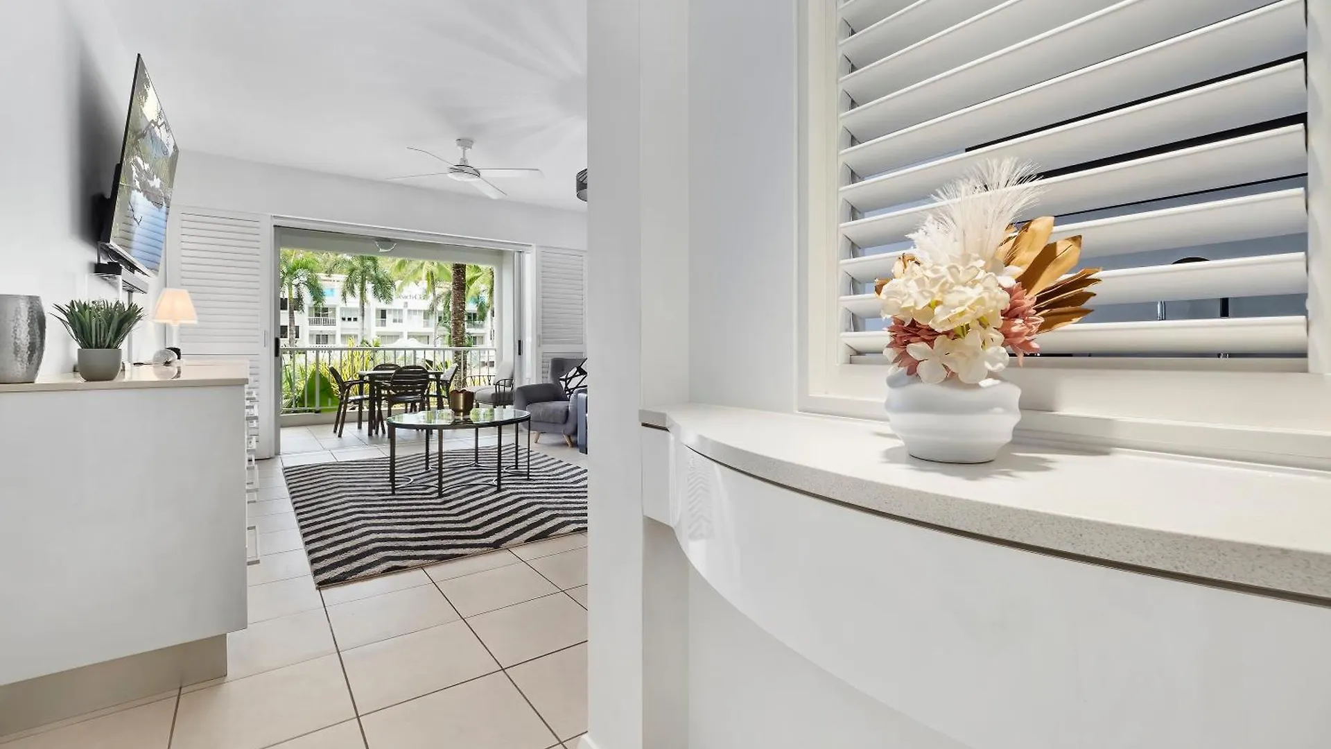 Luxury 2 Bedroom Beach Club Apartment Palm Cove