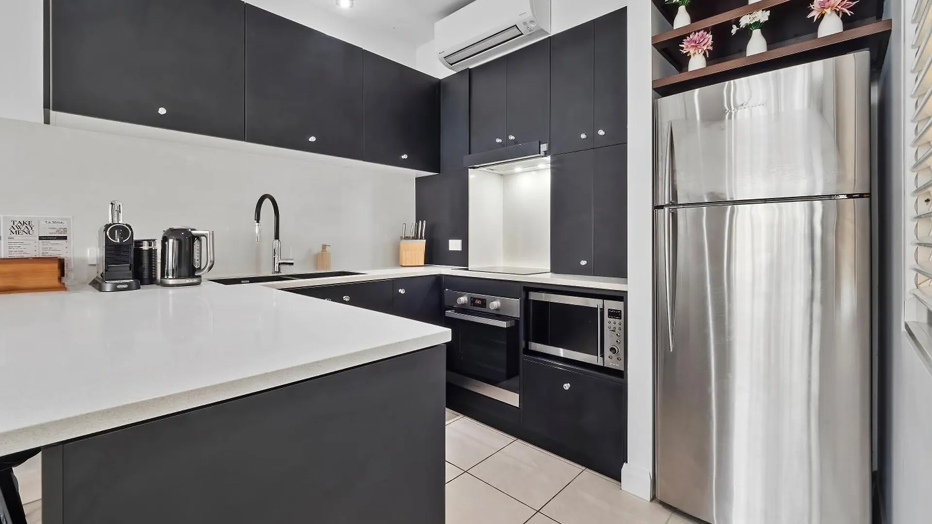 Luxury 2 Bedroom Beach Club Apartment Palm Cove