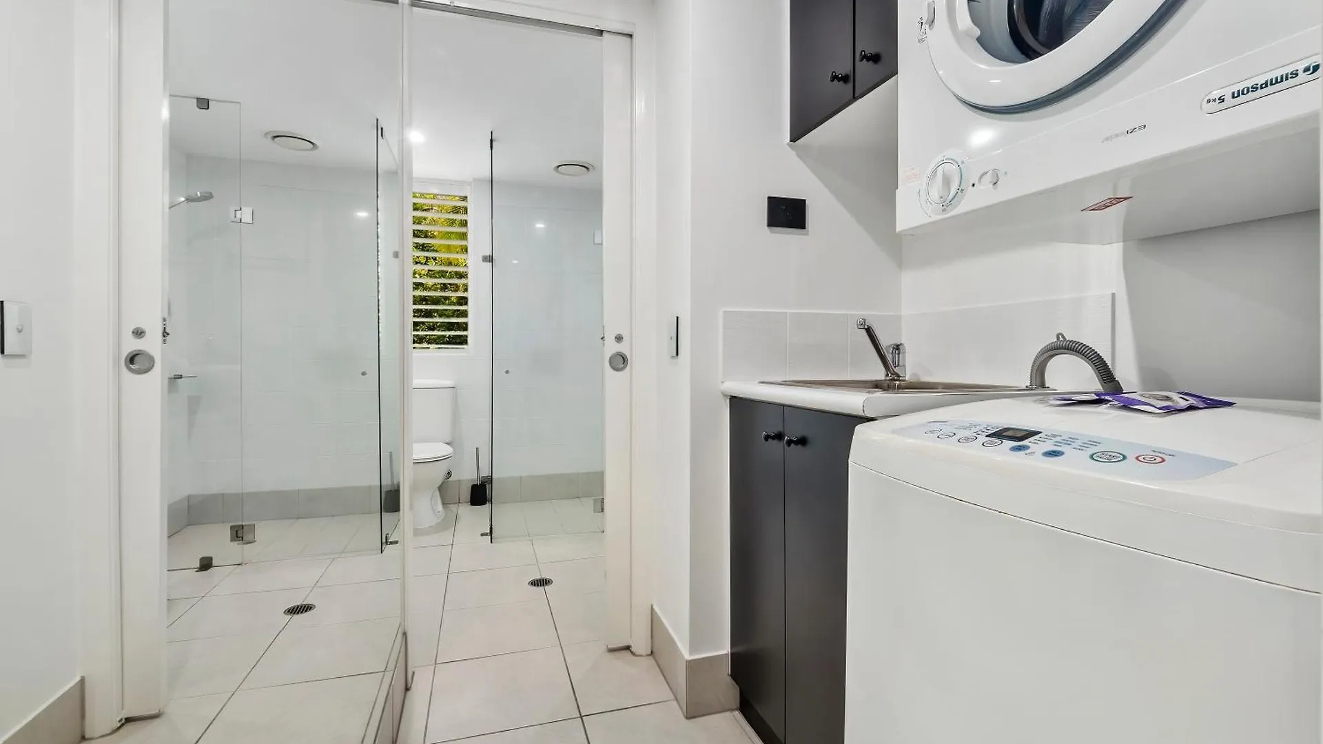 Luxury 2 Bedroom Beach Club Apartment Palm Cove Australia