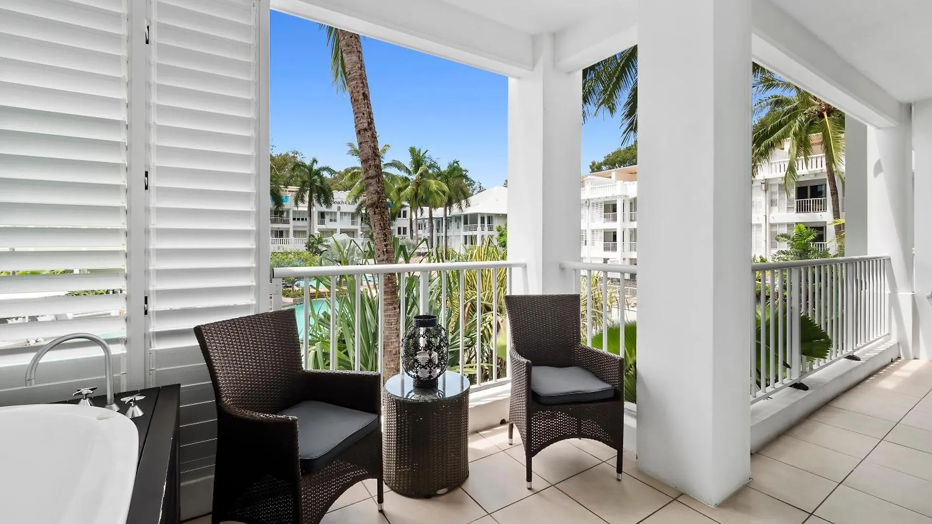 Luxury 2 Bedroom Beach Club Apartment Palm Cove